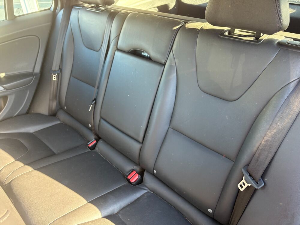 V60 2.0 D2 120ch X&Eacute;NIUM GEARTRONIC BVA 6 / ENTRETIEN CONSTRUCTEU 2016 occasion 64122 Urrugne