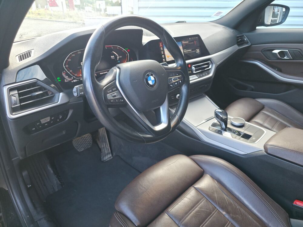 S&eacute;rie 3 TOURING 2.0 318 D 150ch BVA / CAMERA CARPLAY SANS FIL HAYON 2019 occasion 17100 Saintes