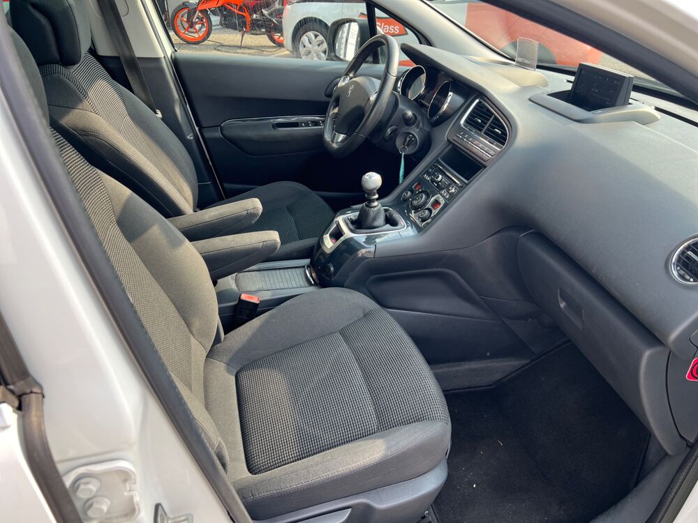 5008 GENERATION-I 1.6 HDI 115 CH ALLURE / 7 PLACES 2014 occasion 47000 Agen