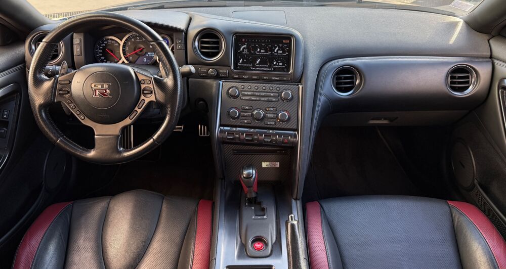 GT-R (2) 3.8 V6 530 BLACK EDITION + ORIGINE FR + SUIVI COMPLET + 2011 occasion 54000 Nancy