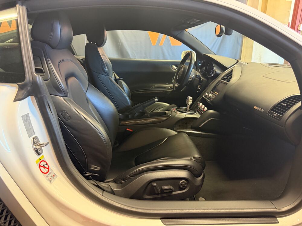 R8 COUPE 5.2 FSI 550 Ch V10 PLUS QUATTRO S-TRONIC BVA 2013 occasion 24750 Tr&eacute;lissac
