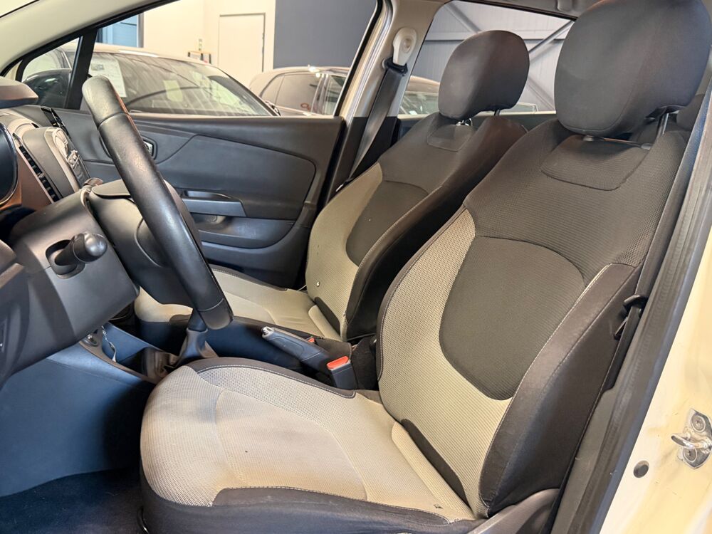 Captur 1.5 DCI 90 ECO - BUSINESS - DISTRIBUTION NEUVE - 4 PNEUS NEU 2014 occasion 79000 Niort