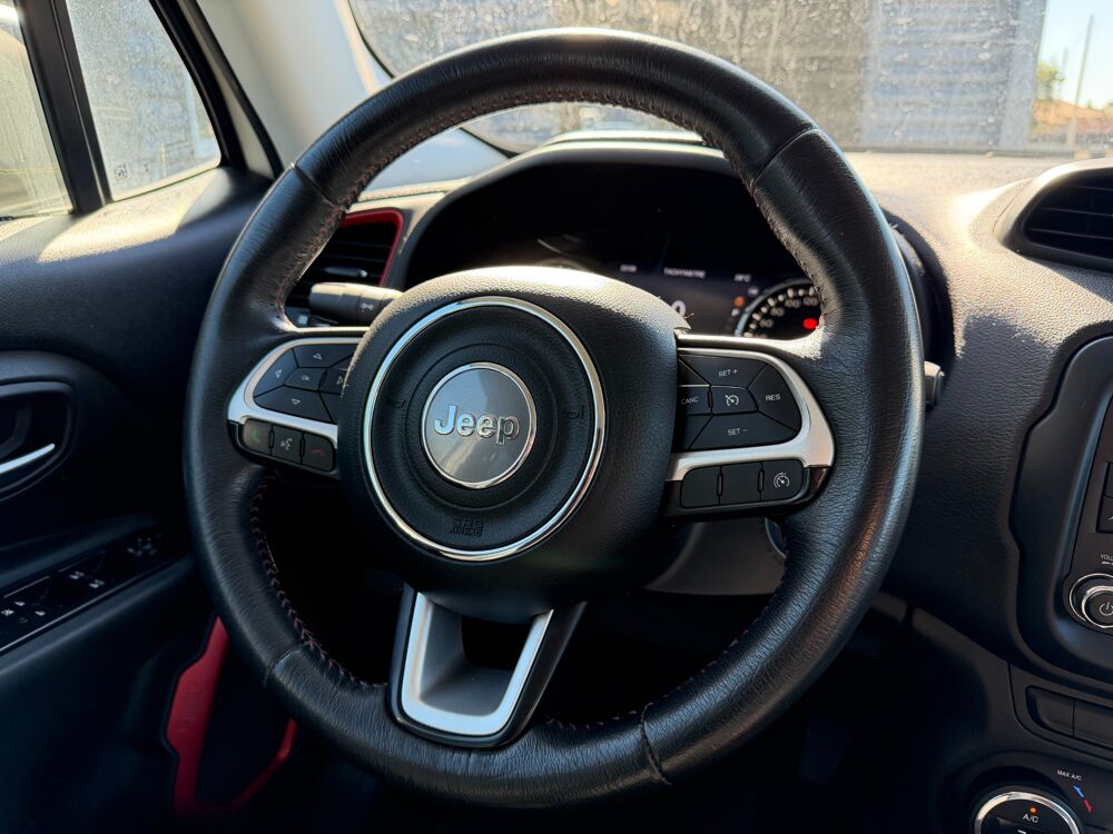 Renegade 2.0 MULTIJET 170 ch ACTIVE DRIVE TRAILHAWK BVA9 2015 occasion 65290 Juillan