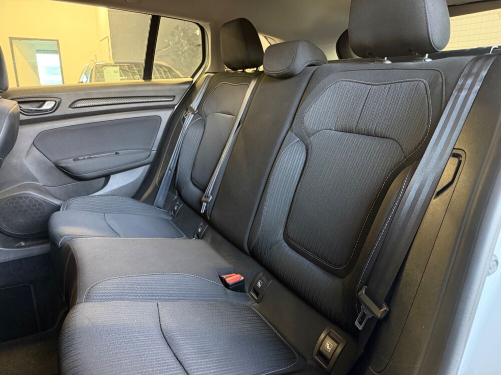 M&eacute;gane ESTATE 1.5 DCI 110 Ch BUSINESS 2018 occasion 79000 Niort