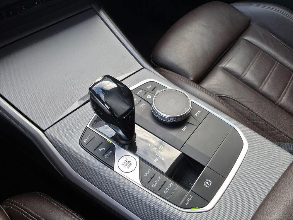 S&eacute;rie 3 TOURING 2.0 318 D 150ch BVA / CAMERA CARPLAY SANS FIL HAYON 2019 occasion 17100 Saintes