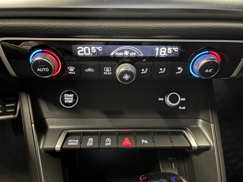 Q3 SPORTBACK S-LINE / TOIT OUVRANT / 1.5 35 TFSi 150 S-TRONIC B 2024 occasion 33260 La Teste-de-Buch