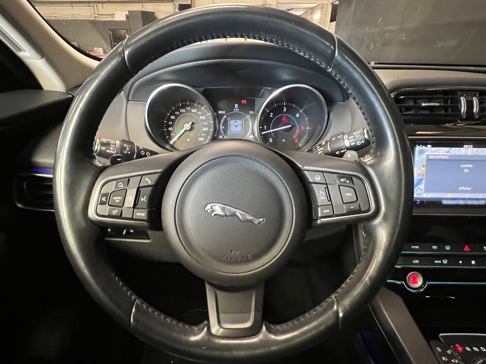 F-PACE 3.0 V6 300ch BVA BLACK LIMITED TOIT PANORAMIQUE 2017 occasion 26100 Romans-sur-Is&egrave;re
