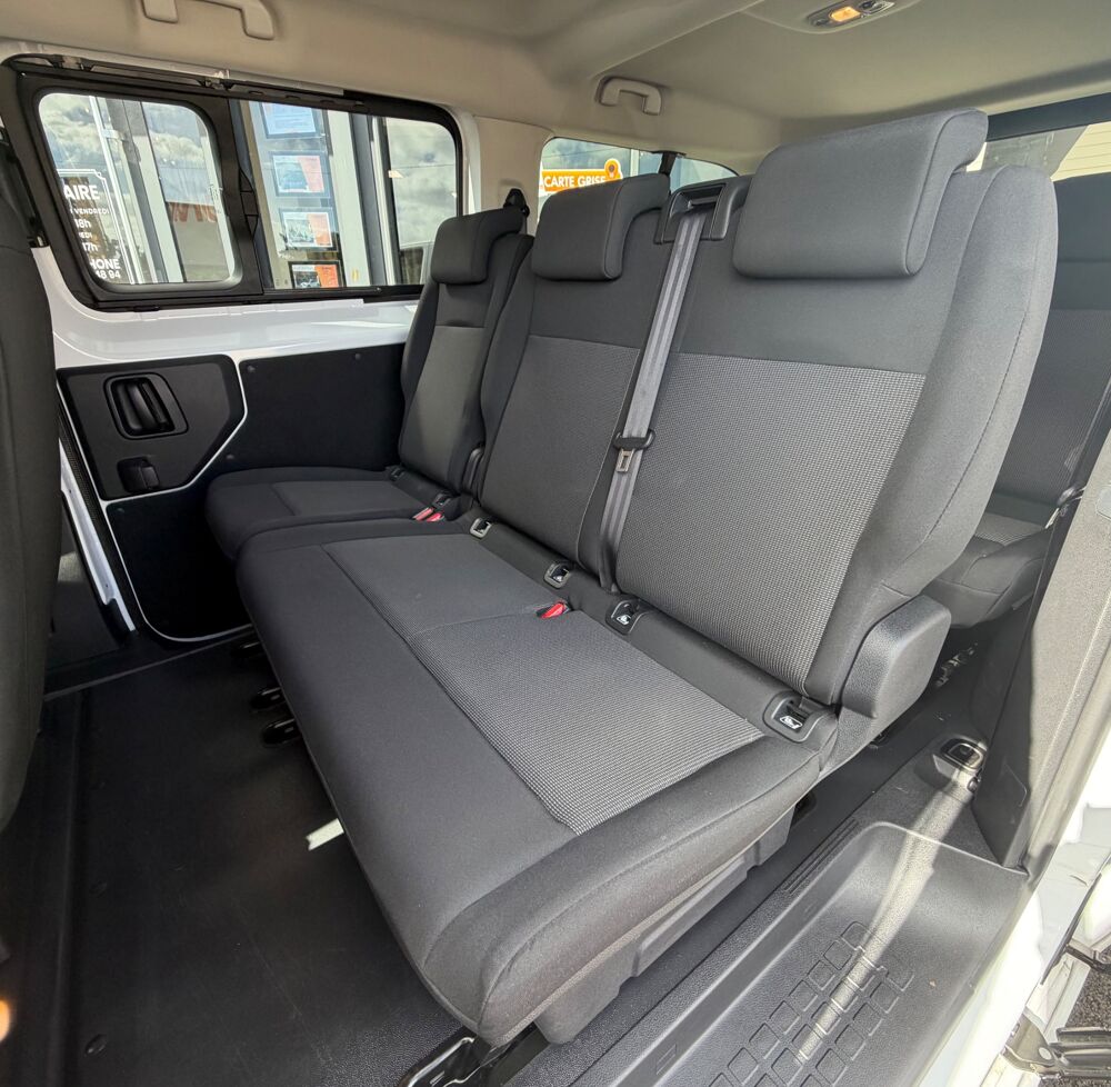 Proace city 2.0 D4D 140 LONG L3 DYNAMIC CONNECT + 1 &Egrave;RE MAIN + GARANTIE 2025 occasion 97410 Saint-Pierre