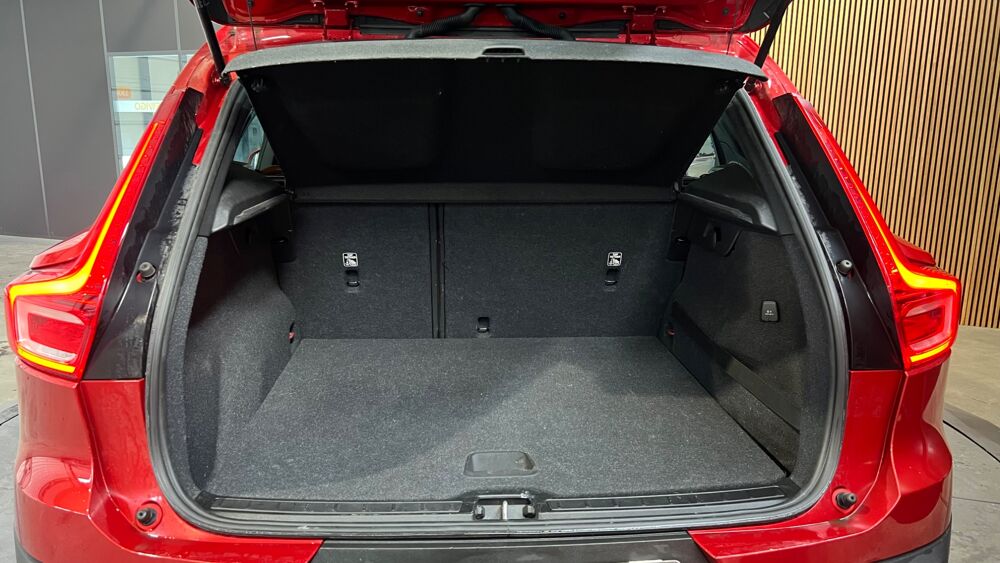 XC40 2.0 D3 150ch BVA MOMENTUM - ATTELAGE - TOIT OUVRANT PANORAMI 2019 occasion 33610 Cestas