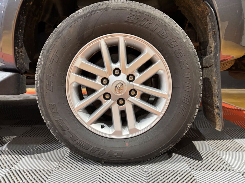 Hilux DOUBLE CABINE 2.5 D4D 145ch LEGENDE - ENTRETIEN TOYOTA 2012 occasion 81990 Puygouzon