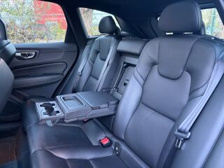 XC60 2.0 D5 MOMENTUM 235CH AWD BVA - TOIT OUVRANT PANO - SON B&W 2017 occasion 76150 Saint-Jean-du-Cardonnay