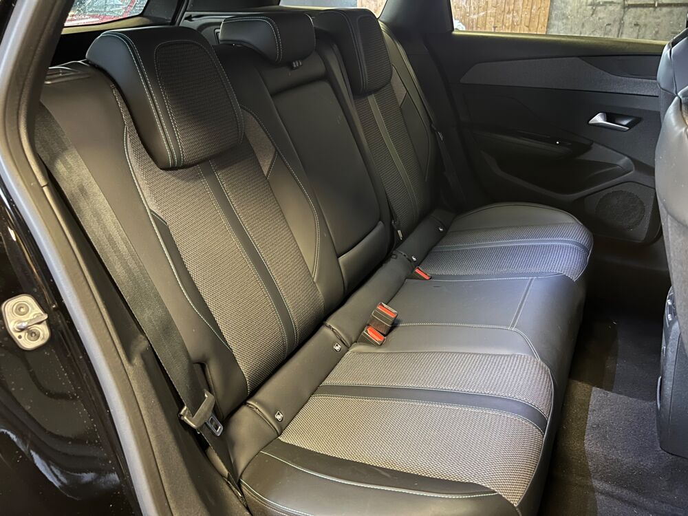 308 SW 1.5 130 ALLURE BVA // APPLE CARPLAY // CAMERA 360 // SlEG 2024 occasion 44300 Nantes