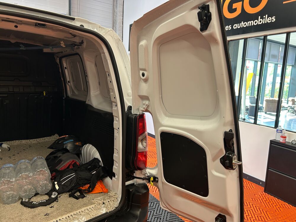 Partner FOURGON 1.5 BLUEHDI 100 650KG L1 M PACK ASPHALT CONNECT STAR 2025 occasion 83600 Fr&eacute;jus