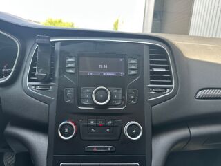 M&eacute;gane 1.2L TCE 100ch / LIFE / 1ERE MAIN / RADAR DE RECUL 2017 occasion 38420 Le Versoud