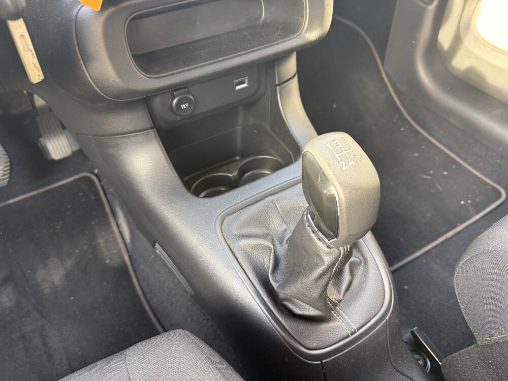 C3 GENERATION-III 1.2 PURETECH 82ch FEEL / CARPLAY 2020 occasion 17100 Saintes