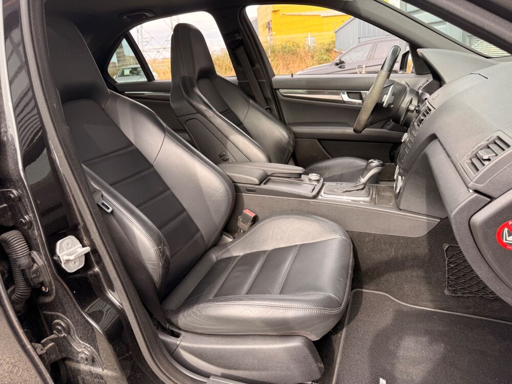 Classe C C63 AMG W204 457ch - Pack Performance - Carbone - Toit ouvra 2009 occasion 44220 Cou&euml;ron