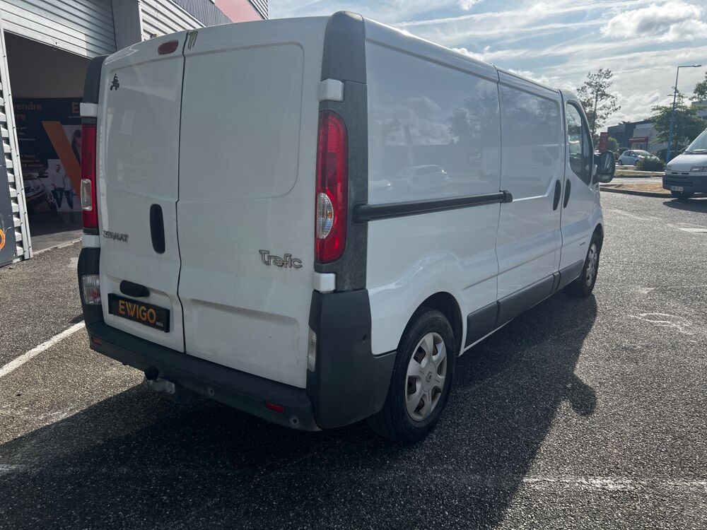 Trafic FOURGON 2.5 DCI 145 CH L2H1 EXTRA BVA / DISTRIBUTION FAITE 2010 occasion 47000 Agen