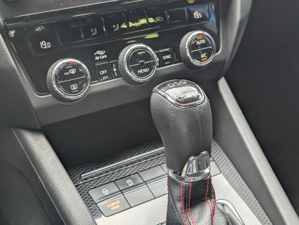 Octavia COMBI 2.0 TDI 180 RS 4X4 - ENTRETIEN SUIVI - GARANTIE 2017 occasion 69400 Arnas