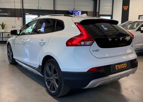 V40 CROSS-COUNTRY 2.0 D2 120CH - TOIT PANORAMIQUE 2015 occasion 79000 Niort