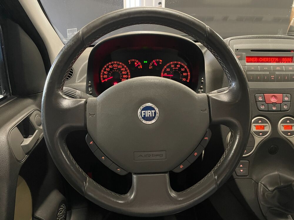 Panda FIAT PANDA 4X4 1.3 MULTIJET 16v 70ch CLIMBING - TOIT OUVRANT 2006 occasion 69400 Arnas