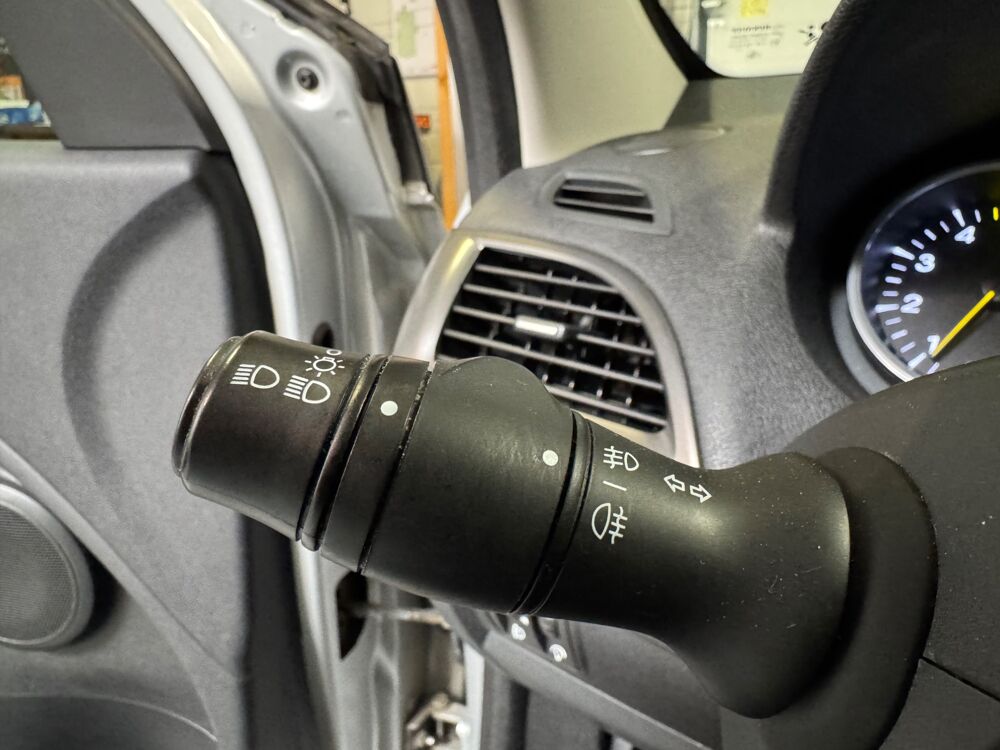 M&eacute;gane ESTATE 1.5 DCI 110ch BUSINESS REGULATEUR DE VITESSE/ TOM TO 2012 occasion 78125 Gazeran