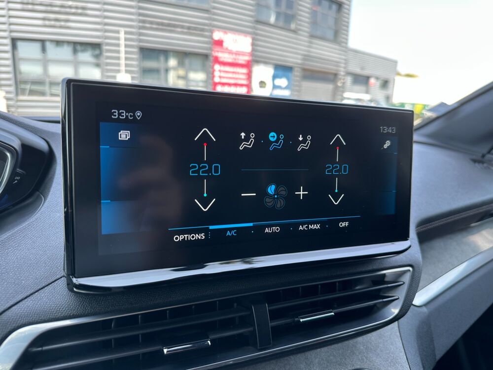 3008 1.5 BLUEHDI 130CH / GT / ATTELAGE - CAMERA - CARPLAY - GPS - 2021 occasion 44220 Cou&euml;ron