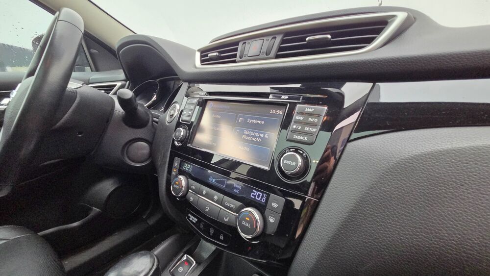 Qashqai 1.2 DIGT 115ch TEKNA 2WD X-TRONIC - CAMERA 360 - TOIT PANO - 2015 occasion 27000 &Eacute;vreux