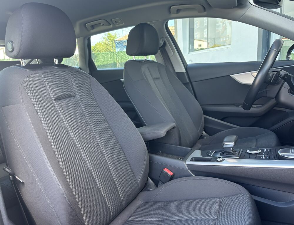 A4 AVANT 2.0 TDI 150ch BUSINESS LINE STRONIC BVA / ENTRETIEN AU 2017 occasion 64122 Urrugne
