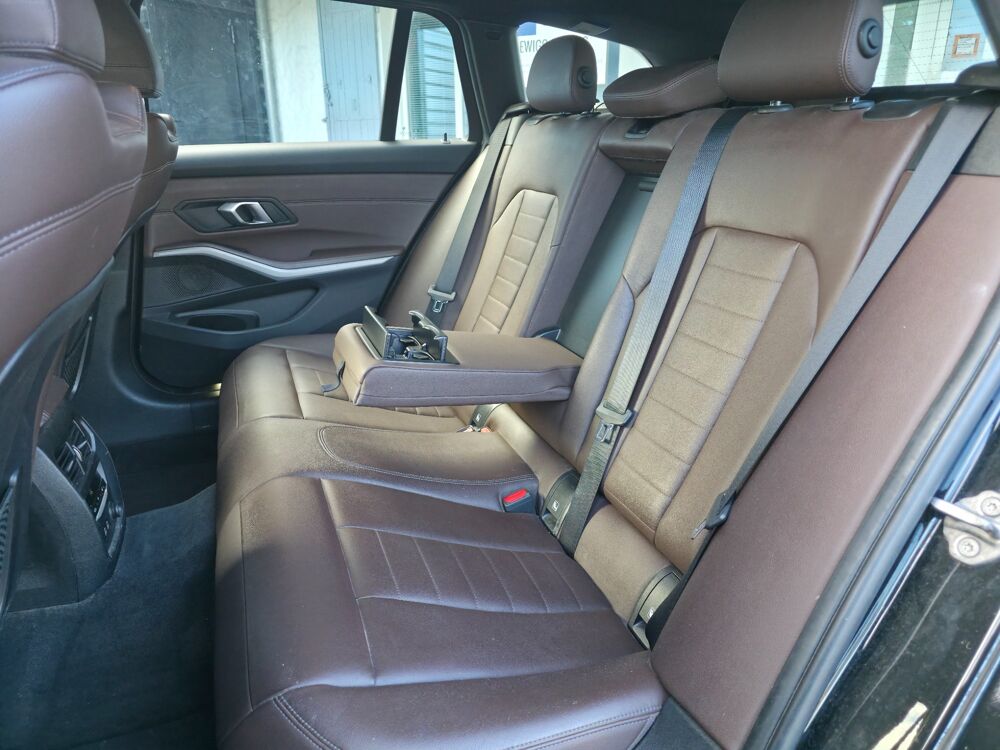 S&eacute;rie 3 TOURING 2.0 318 D 150ch BVA / CAMERA CARPLAY SANS FIL HAYON 2020 occasion 17100 Saintes
