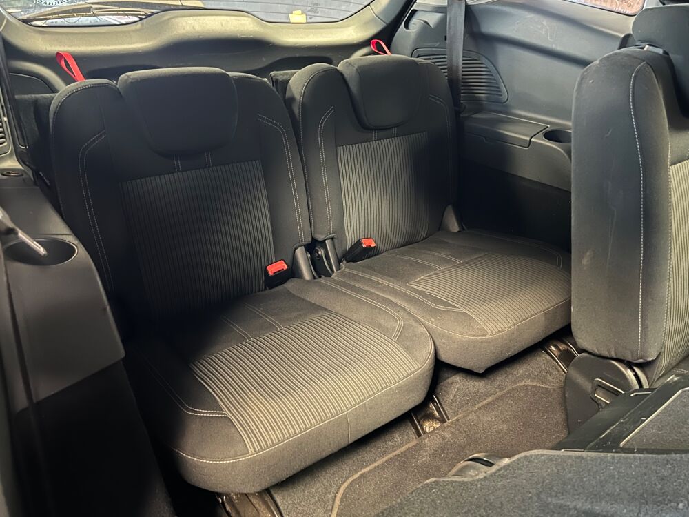 Grand C-MAX 1.6 TDCI 115 BUSINESS // 7 places 2011 occasion 44300 Nantes