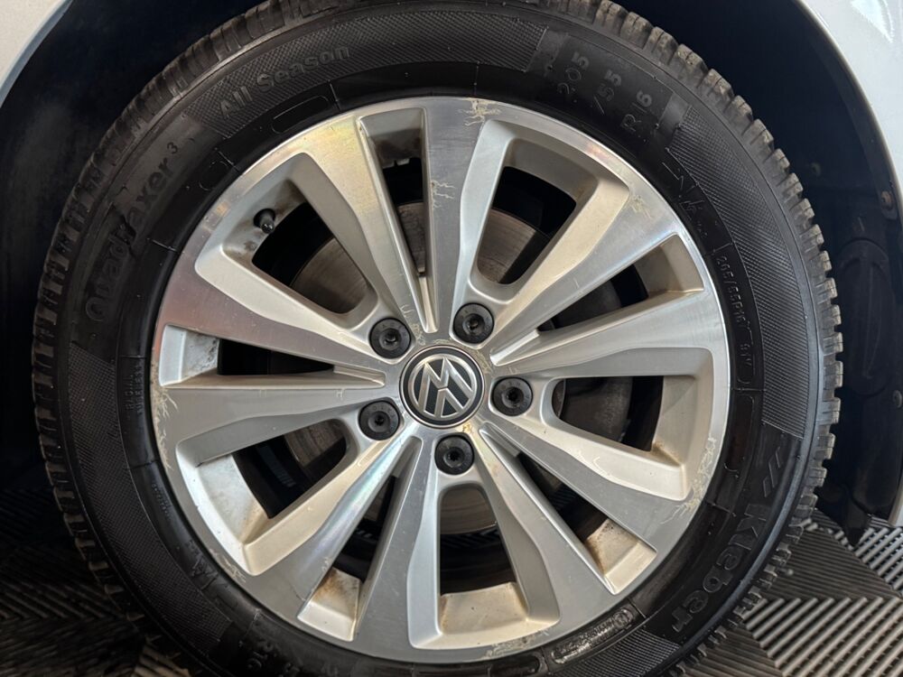 Golf 1.6 TDI 115Ch- BLUEMOTION DISTRIBUTION 2025 - INJECTEUR 2025 2018 occasion 79000 Niort
