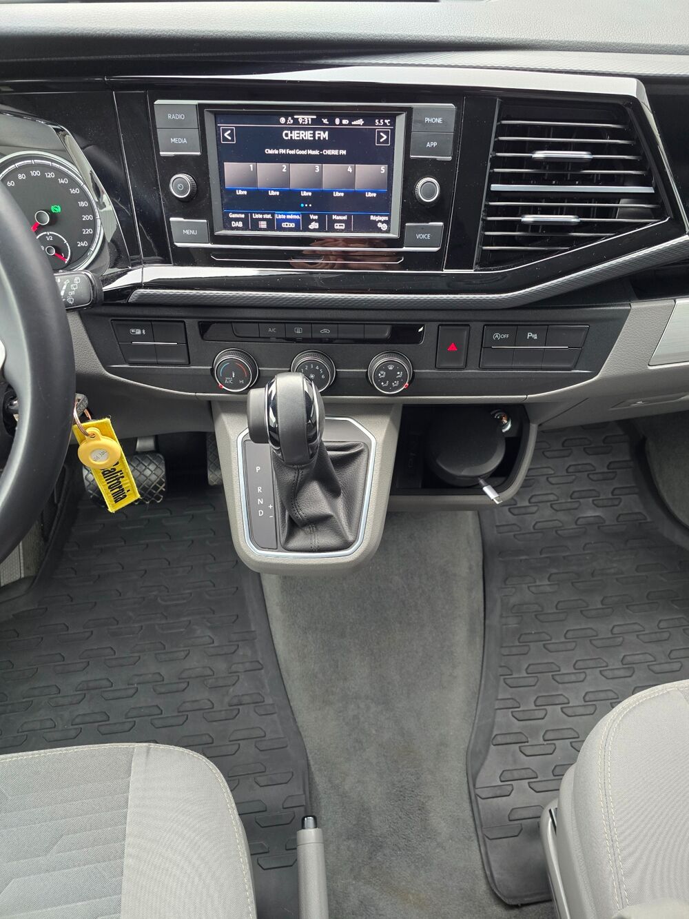 MULTIVAN COAST 2.0 TDI 150ch DSG CARPLAY/IMMAT FR COVERING JAUNE GARA 2024 occasion 68170 Rixheim