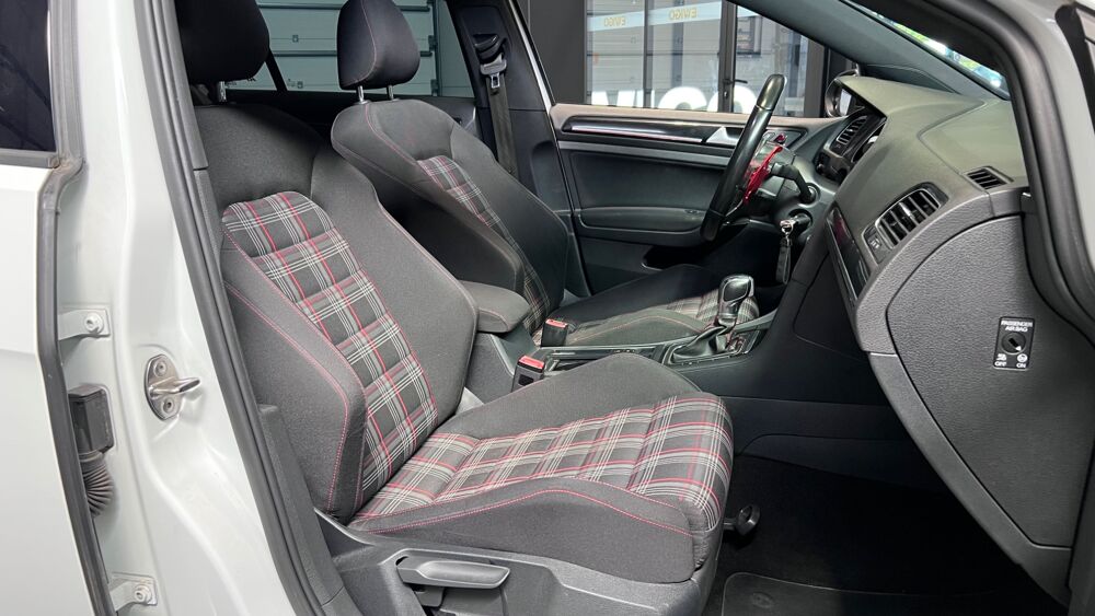Golf 2.0 TSI 220Ch GTI DSG6 BVA - TOIT OUVRANT - SI&Egrave;GES CHAUFFANT 2015 occasion 33610 Cestas