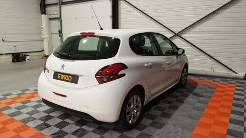 208 PHASE I 1.2 70CV LIKE / DISTRIBUTION NEUVE / IDEAL JEUNE PER 2017 occasion 17430 Tonnay-Charente