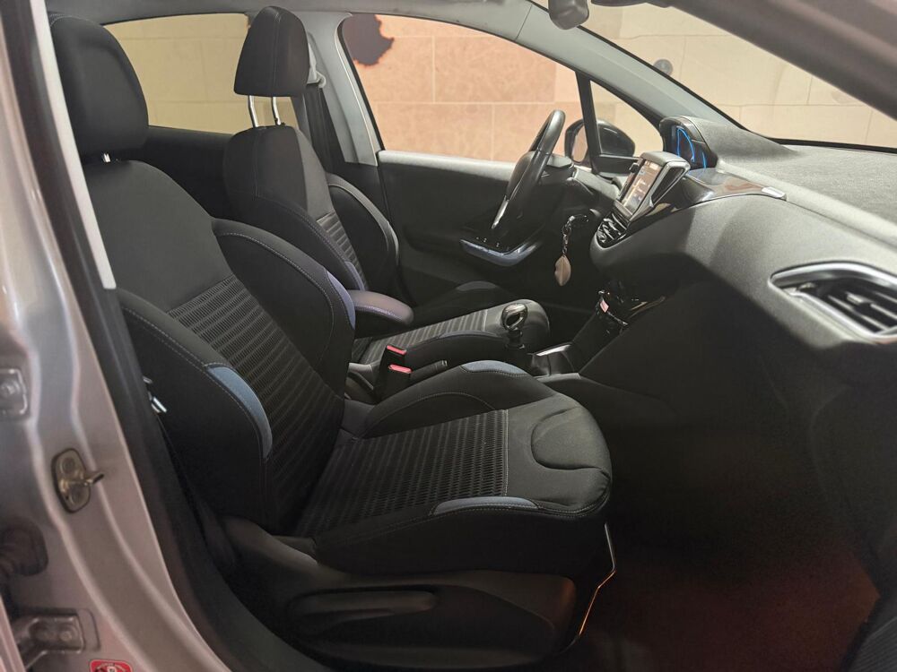208 GENERATION-I 1.6 E-HDI 115 CH FELINE-TOIT PANO-BLUETOOTH 2013 occasion 60740 Saint-Maximin