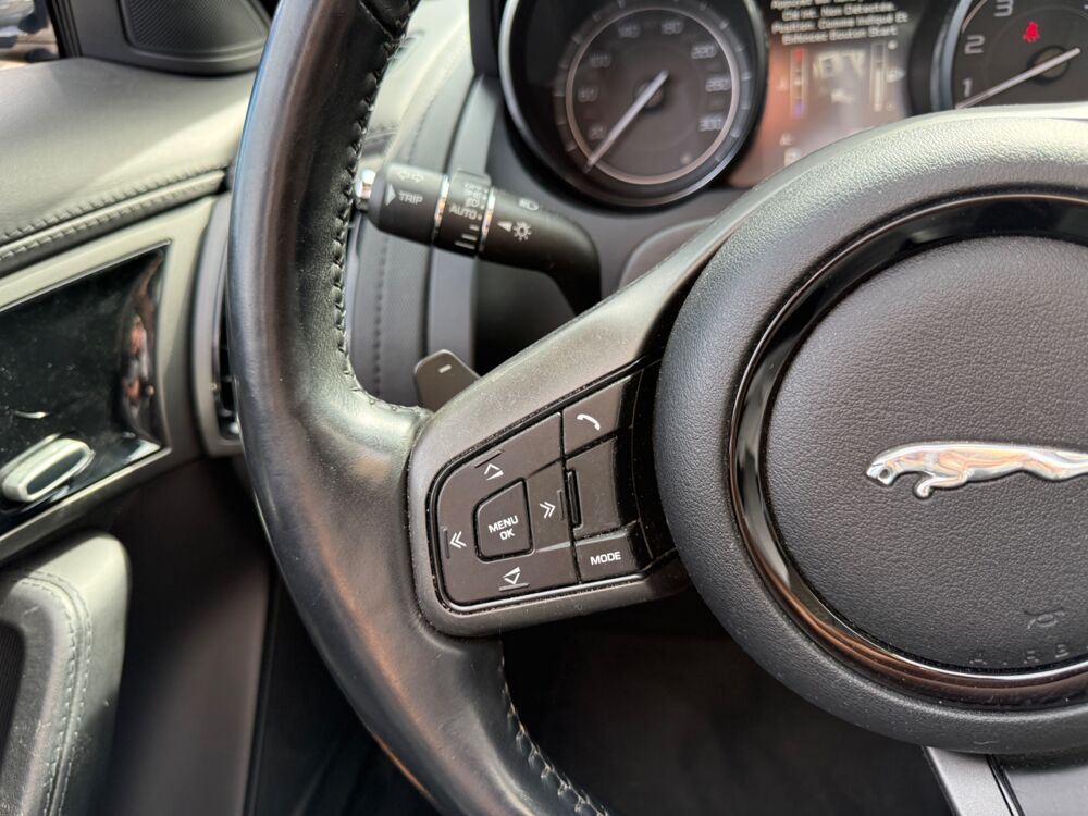 F-Type ROADSTER 3.0 340 CH BVA 2013 occasion 25000 Besan&ccedil;on