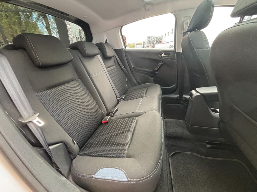 208 GENERATION-I 1.2 VTI 80 ALLURE-TOIT PANORAMIQUE-BLUETOOTH-GP 2014 occasion 76150 Saint-Jean-du-Cardonnay