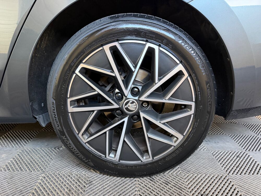 Octavia COMBI 2.0 TDI 150 BUSINESS 4X2 DSG BVA - ENTRETIENS CONSTRUC 2021 occasion 79000 Niort