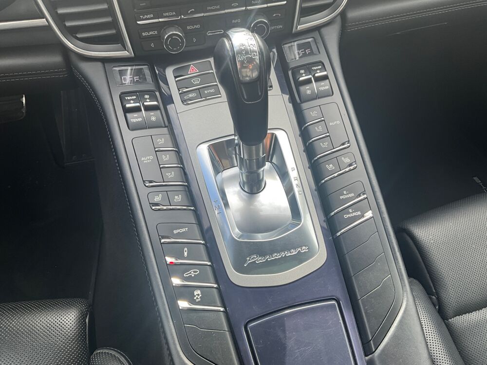 Panamera PORSCHE PANAMERA S V6 3.0 416cv Hybrid Tiptronic S 2014 occasion 17000 La Rochelle