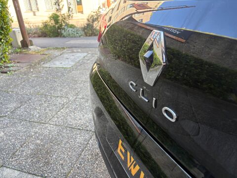 Clio 5 - 1.0 TCE 90CV - LIMITED - 1ER MAIN - ENTRETIEN COMPLET 2021 occasion 69150 D&eacute;cines-Charpieu