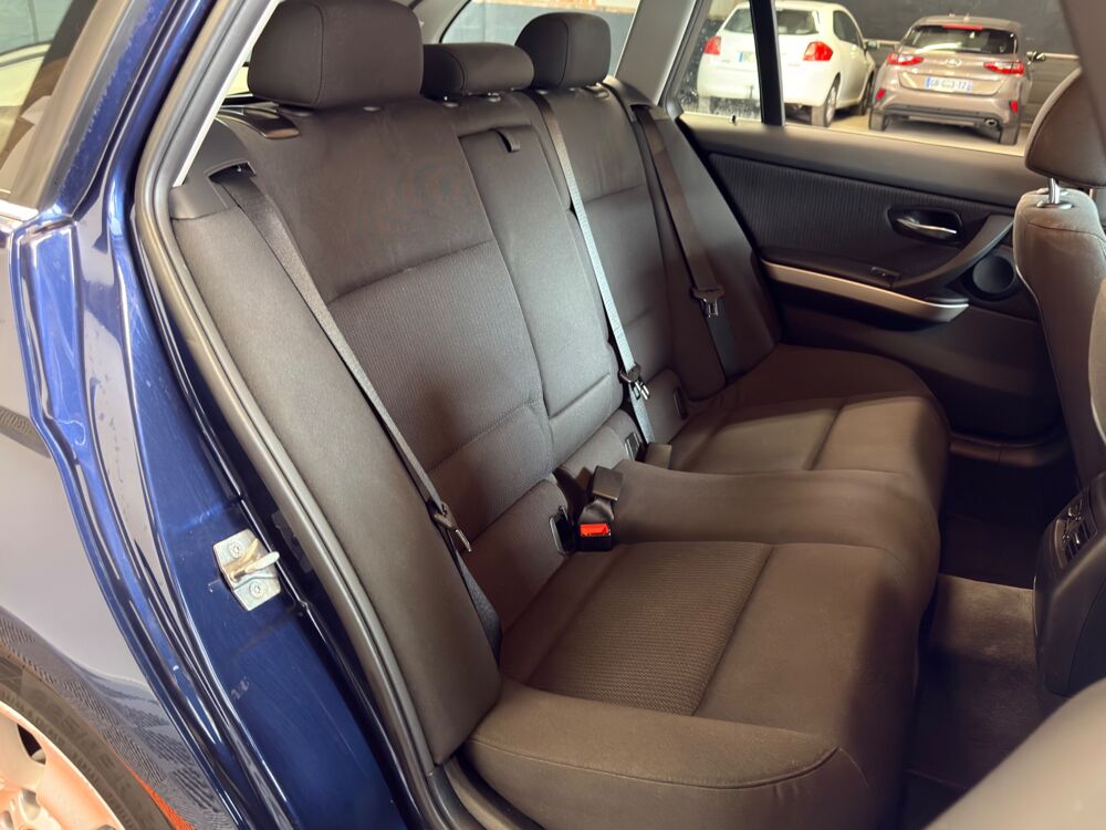 S&eacute;rie 3 TOURING 325 3.0 I 220 PLUS XDRIVE 2011 occasion 76190 &Eacute;calles-Alix