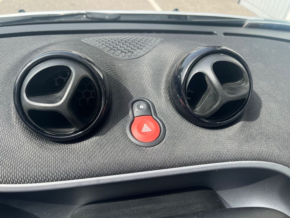 ForTwo 1.0 L 70ch PRIME CABRIOLET / RADAR DE RECUL / CHAINE 2017 occasion 38420 Le Versoud