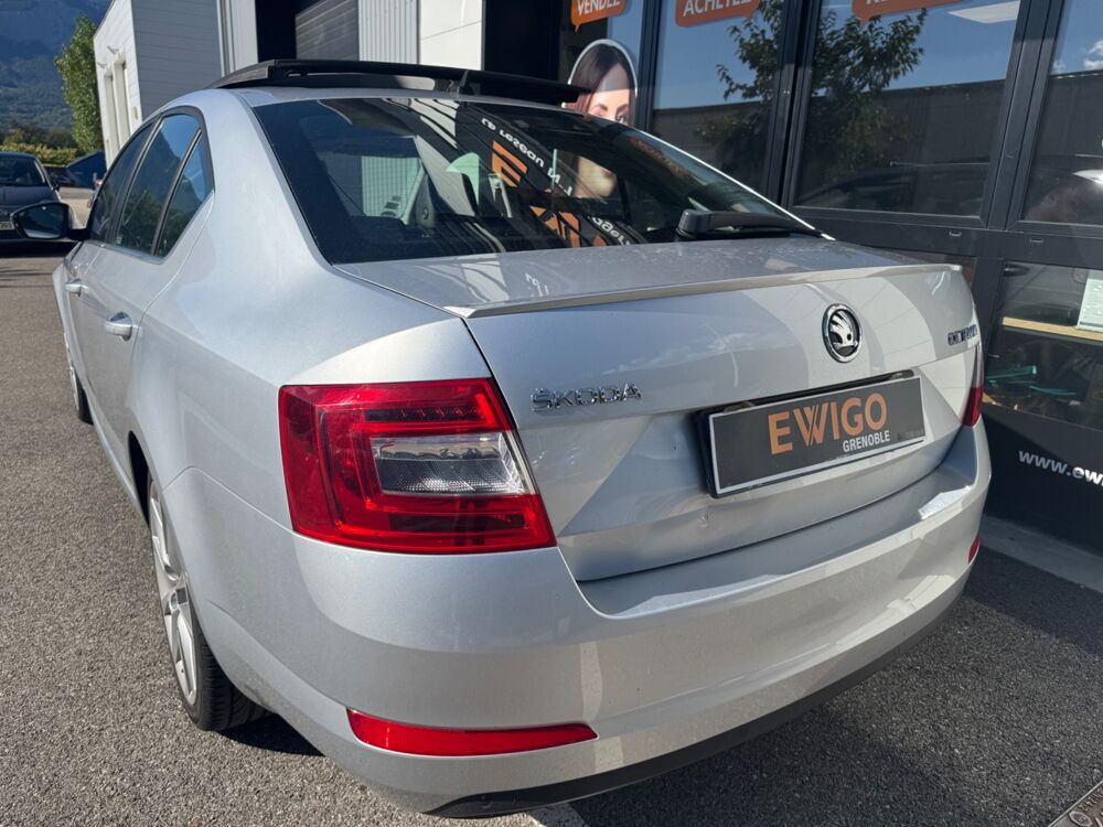 Octavia 1.8 L TSI 180ch GREENTEC ELEGANCE TOIT PANORAMIQUE OUVRANT S 2014 occasion 38420 Le Versoud