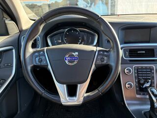V60 2.0 D2 120ch X&Eacute;NIUM GEARTRONIC BVA 6 / ENTRETIEN CONSTRUCTEU 2016 occasion 64122 Urrugne