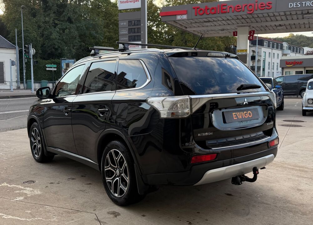 Outlander III (2) 2.2 DI-D INTENSE NAVi 4WD AUTO + ATTELAGE + SI&Egrave;GES A 2016 occasion 54000 Nancy