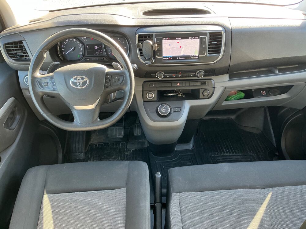 Proace 2.0 D4D 177 CH L2 DYNAMIC BVA CABINE APPROFONDIE / ATTELAGE 2019 occasion 17000 La Rochelle