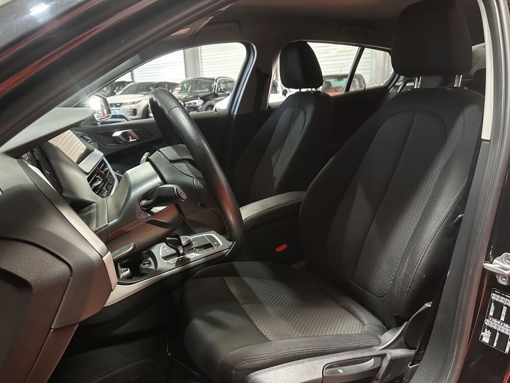 S&eacute;rie 1 1.5 D 116D 116 CH BVA / CARPLAY / RADARS AV & AR / PHARES LE 2021 occasion 29000 Quimper