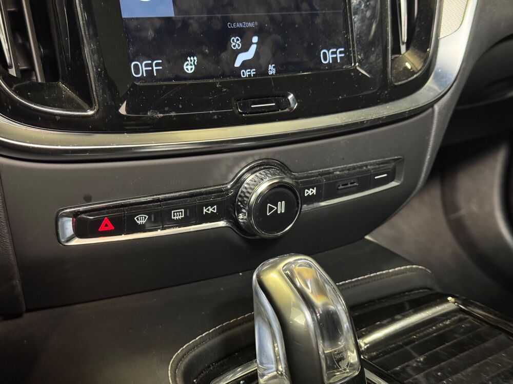 V60 2.0 T8 390ch TWIN-ENGINE PHEV HYBRID R-DESIGN AWD GEARTRONIC 2019 occasion 78125 Gazeran