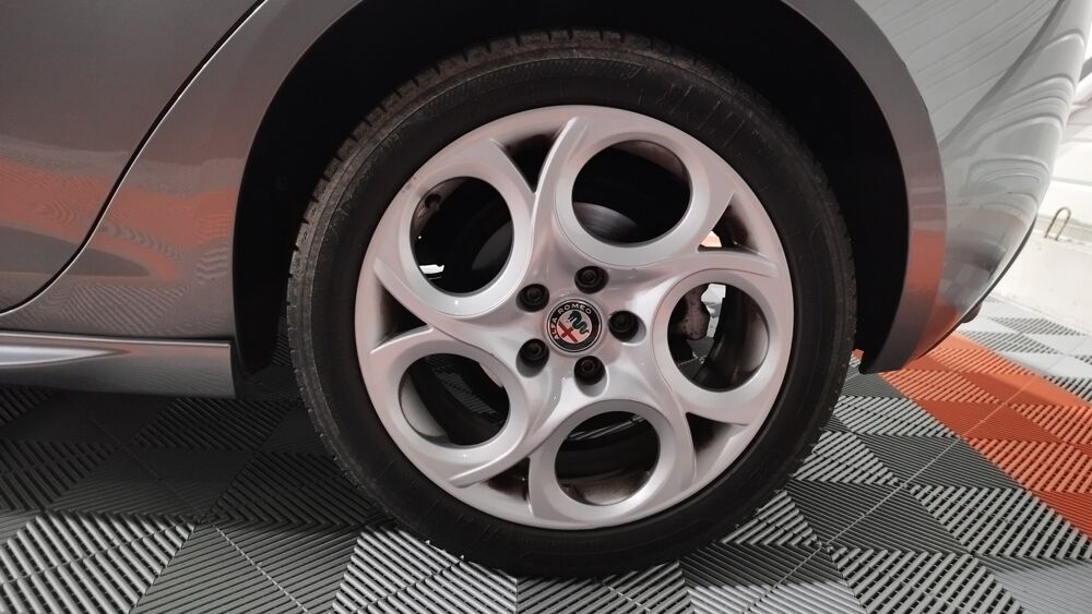 Giulietta 2.0 JTDM 150CH LUSSO / DISTRIBUTION OK / CLIMATISATION AUTO 2017 occasion 17430 Tonnay-Charente