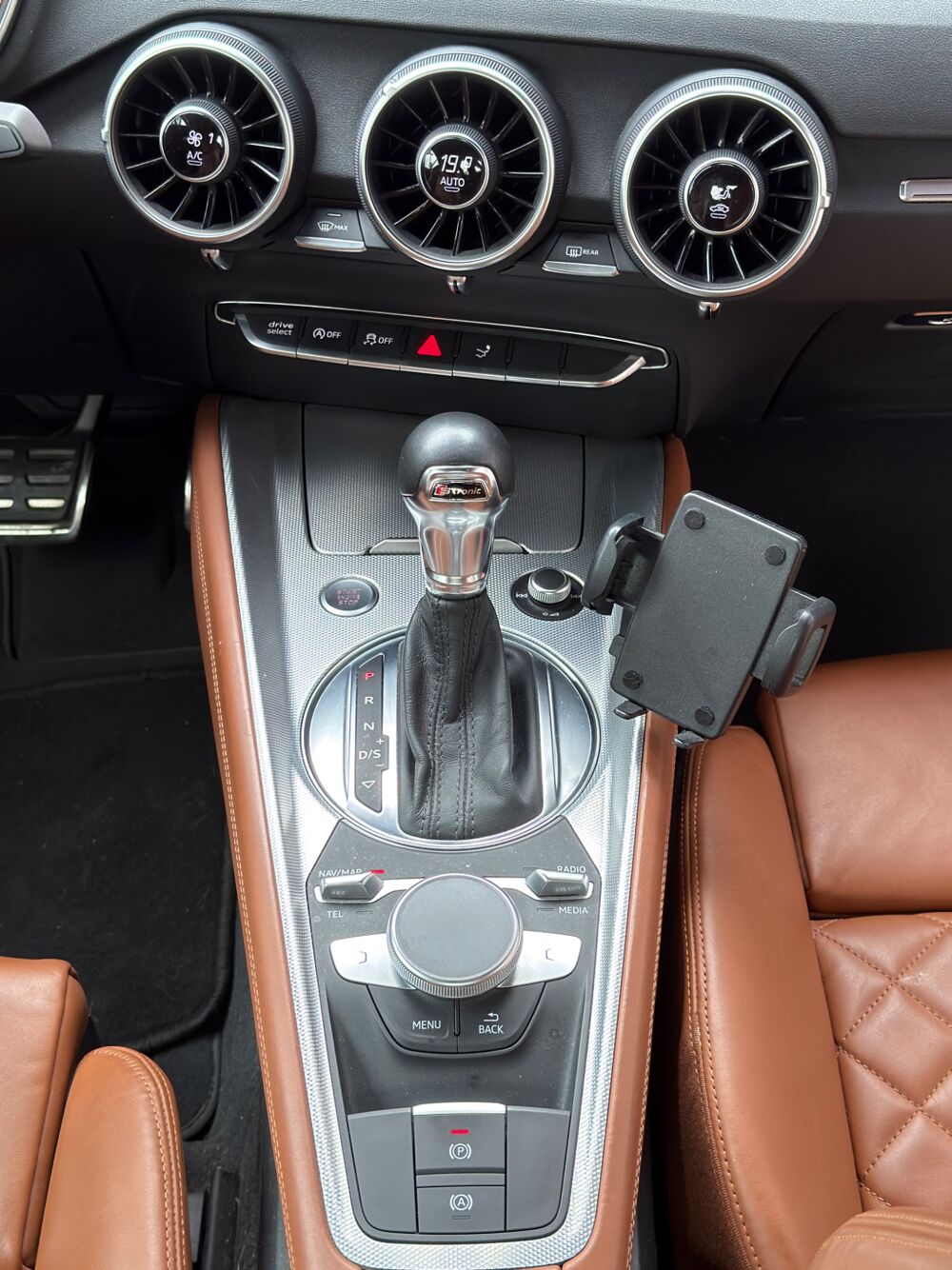 TT 2.0 TFSI 230 ch S-LINE S-TRONIC + MMI + B&O + AUDI EXCLUSIVE 2017 occasion 64320 Idron